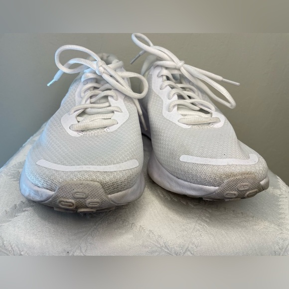 Women's Nike Revolution 7 White Running Shoes Size 8.5 - Picture 4 of 9